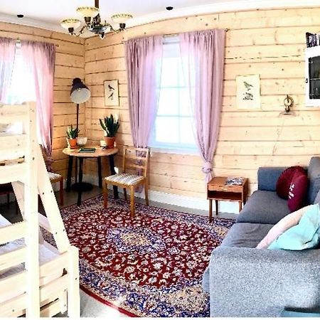 Scenic Small Guesthouse On Horse Farm By The Lake Frösö المظهر الخارجي الصورة